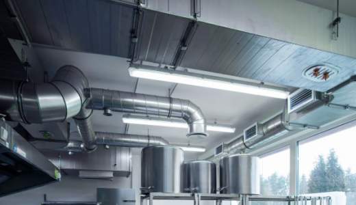 Монтаж системы вентиляции на кухне ресторана
